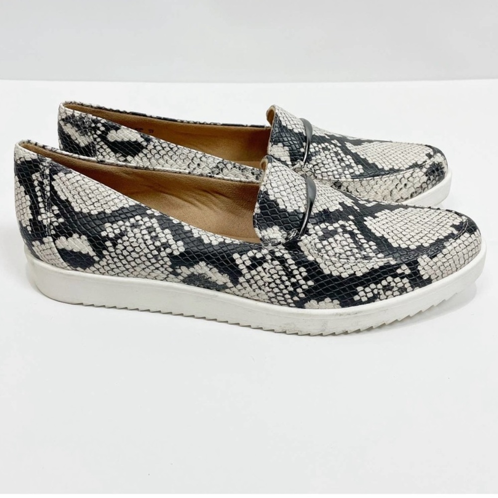 NATURALIZER Ranger Loafer in Alabaster Snake Size: 6 - Picture 1 of 11